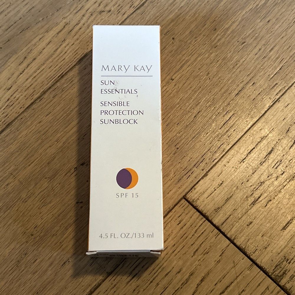 Mary Kay Sun Essentials - Sensible Protection Sunblock 4764 SPF 15 4.5 Oz